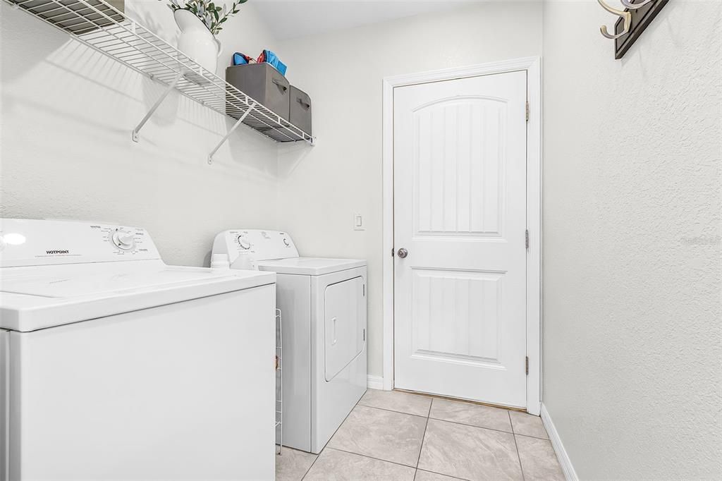 For Sale: $399,900 (3 beds, 2 baths, 1841 Square Feet)