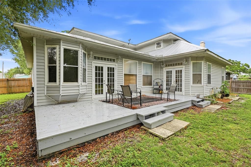En Venta: $675,000 (4 camas, 2 baños, 2439 Pies cuadrados)