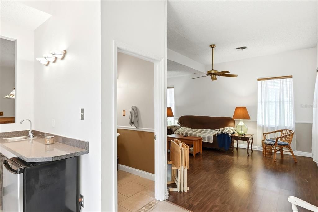 En Venta: $675,000 (4 camas, 2 baños, 2439 Pies cuadrados)