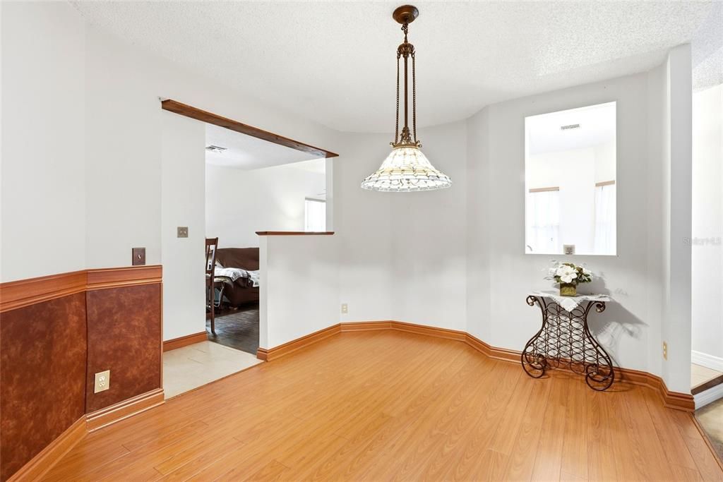 En Venta: $675,000 (4 camas, 2 baños, 2439 Pies cuadrados)