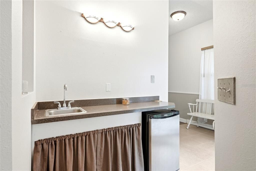 En Venta: $675,000 (4 camas, 2 baños, 2439 Pies cuadrados)