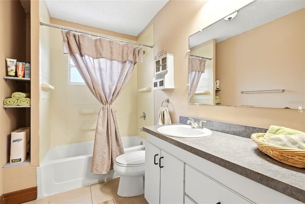 En Venta: $675,000 (4 camas, 2 baños, 2439 Pies cuadrados)
