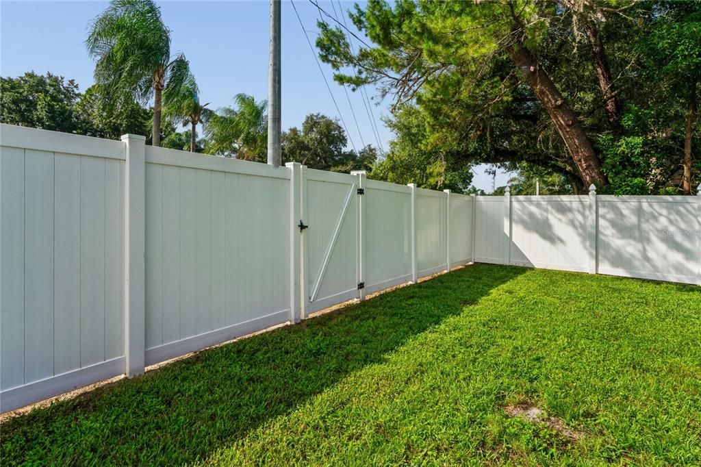 Activo con contrato: $535,000 (4 camas, 2 baños, 2157 Pies cuadrados)