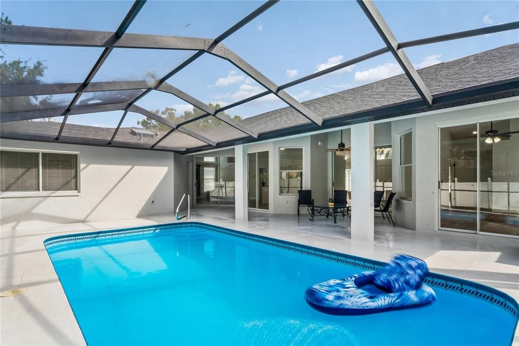 Activo con contrato: $535,000 (4 camas, 2 baños, 2157 Pies cuadrados)