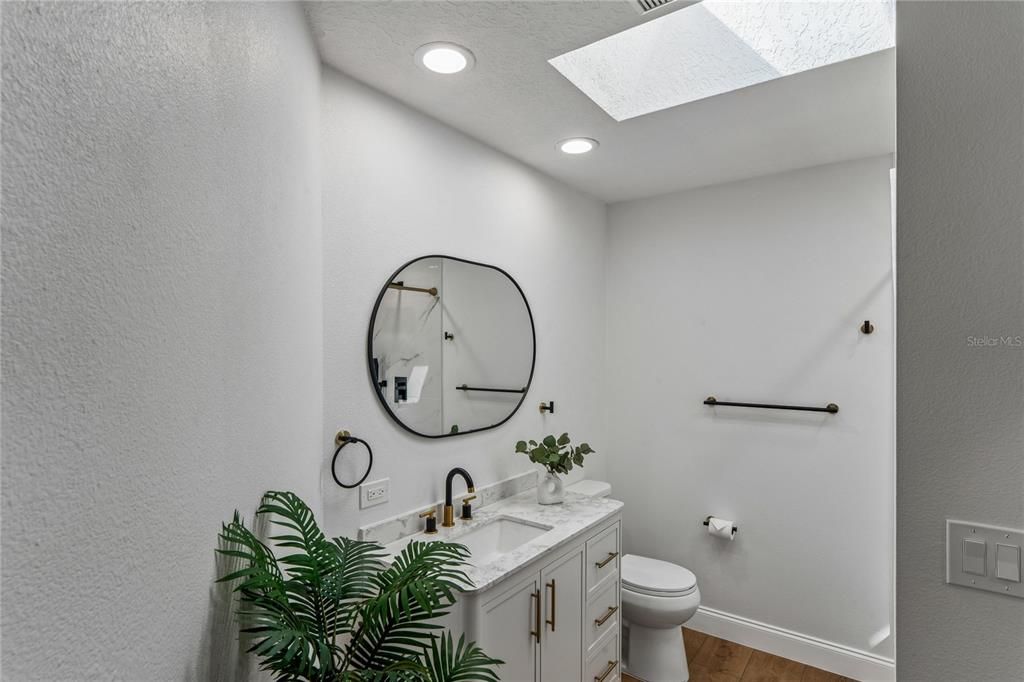 Activo con contrato: $535,000 (4 camas, 2 baños, 2157 Pies cuadrados)