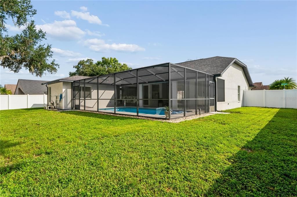 Activo con contrato: $535,000 (4 camas, 2 baños, 2157 Pies cuadrados)