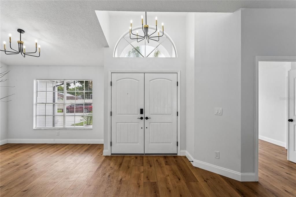 Activo con contrato: $535,000 (4 camas, 2 baños, 2157 Pies cuadrados)