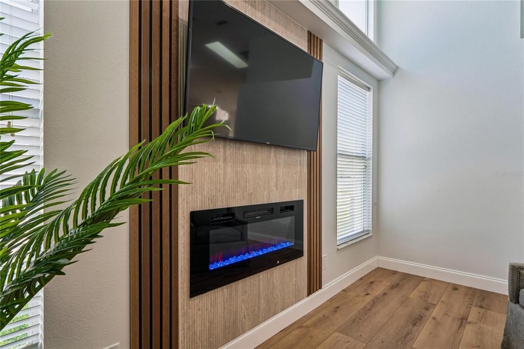 Activo con contrato: $535,000 (4 camas, 2 baños, 2157 Pies cuadrados)