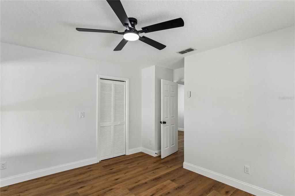 Activo con contrato: $535,000 (4 camas, 2 baños, 2157 Pies cuadrados)