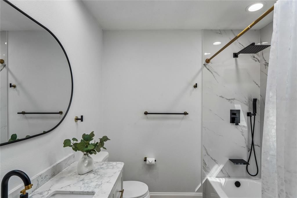 Activo con contrato: $535,000 (4 camas, 2 baños, 2157 Pies cuadrados)