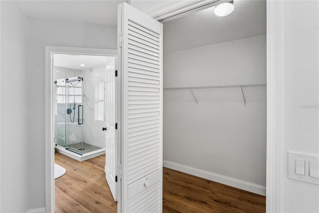 Activo con contrato: $535,000 (4 camas, 2 baños, 2157 Pies cuadrados)