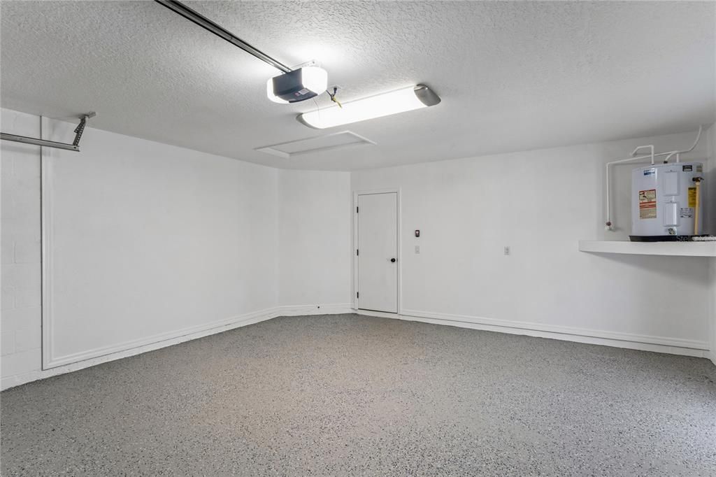 Activo con contrato: $535,000 (4 camas, 2 baños, 2157 Pies cuadrados)