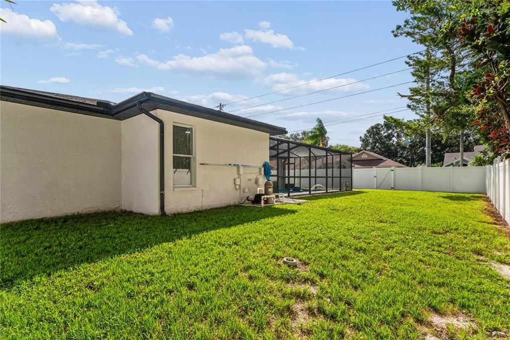 Activo con contrato: $535,000 (4 camas, 2 baños, 2157 Pies cuadrados)