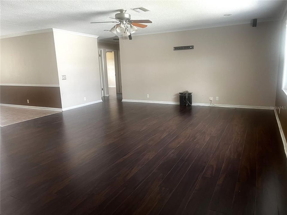 For Sale: $340,000 (3 beds, 2 baths, 1735 Square Feet)