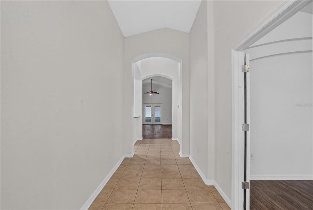 En Venta: $415,000 (5 camas, 2 baños, 1838 Pies cuadrados)