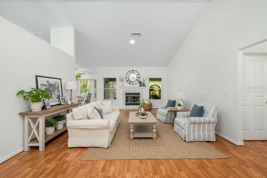 For Sale: $375,000 (3 beds, 2 baths, 1668 Square Feet)