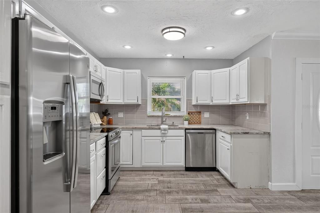 Active With Contract: $475,000 (3 beds, 2 baths, 1729 Square Feet)