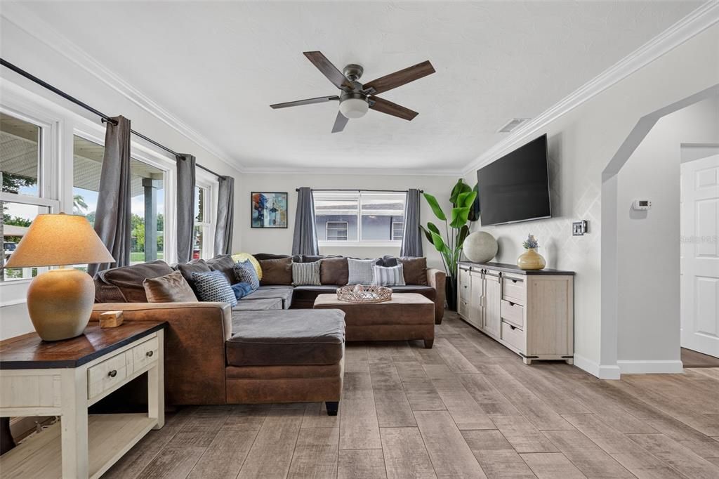 Active With Contract: $475,000 (3 beds, 2 baths, 1729 Square Feet)