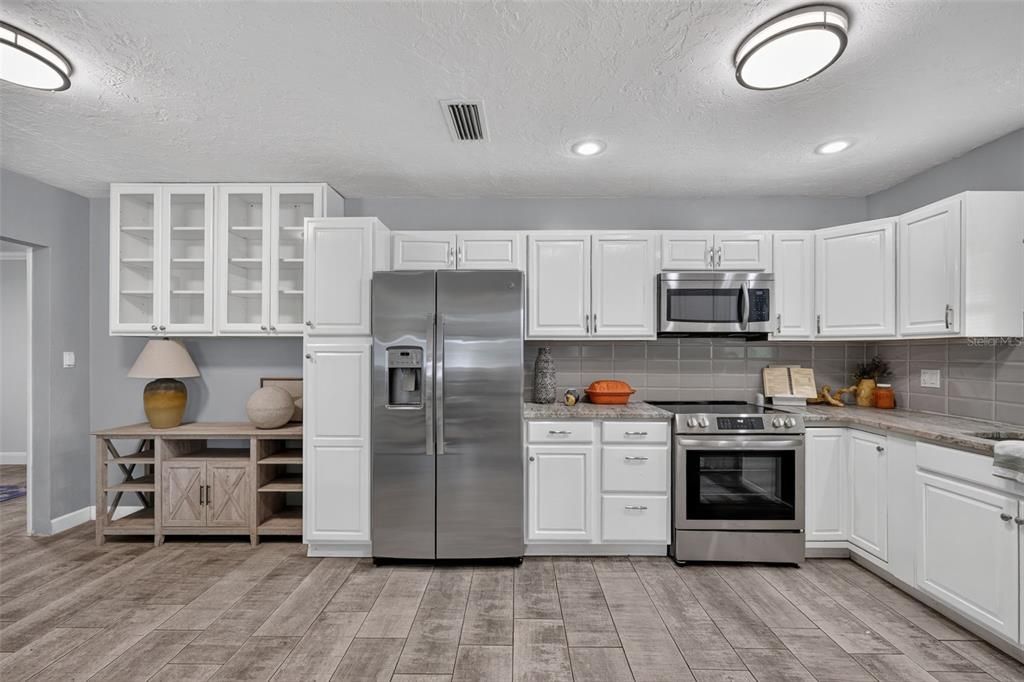 Active With Contract: $475,000 (3 beds, 2 baths, 1729 Square Feet)