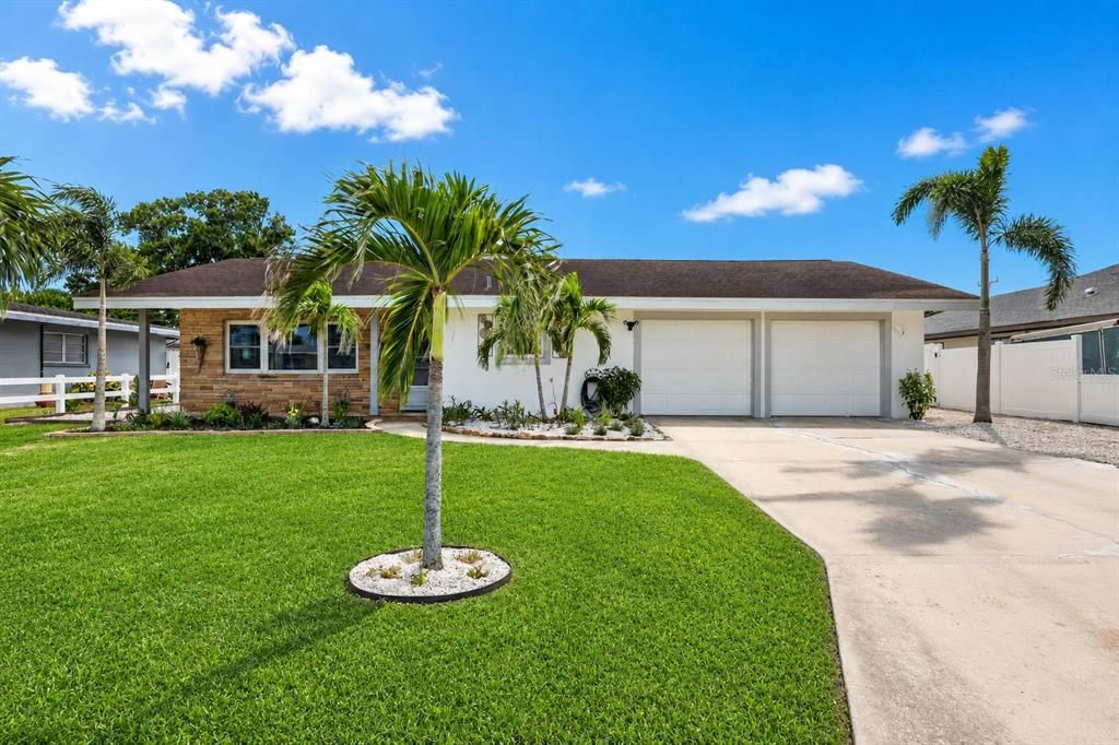 Active With Contract: $475,000 (3 beds, 2 baths, 1729 Square Feet)