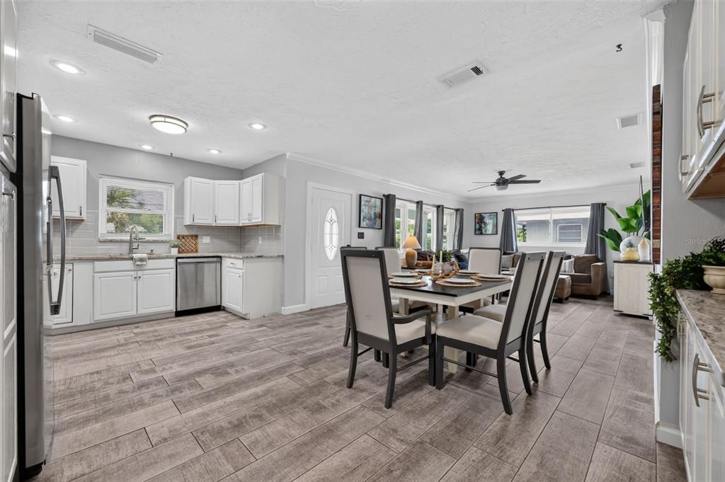 Active With Contract: $475,000 (3 beds, 2 baths, 1729 Square Feet)