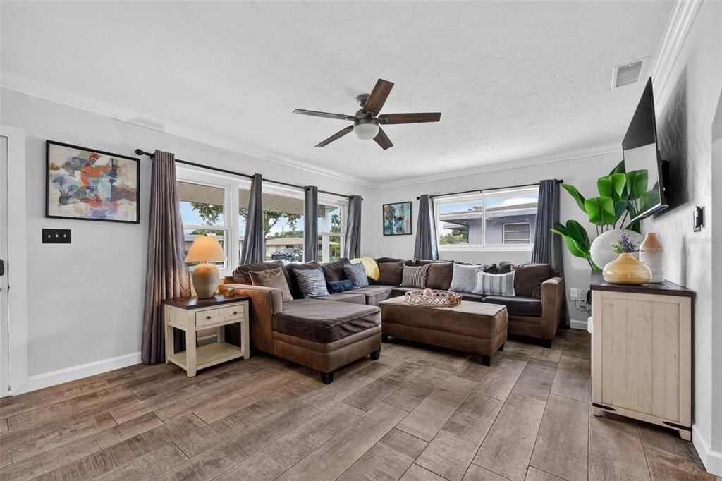 Active With Contract: $475,000 (3 beds, 2 baths, 1729 Square Feet)