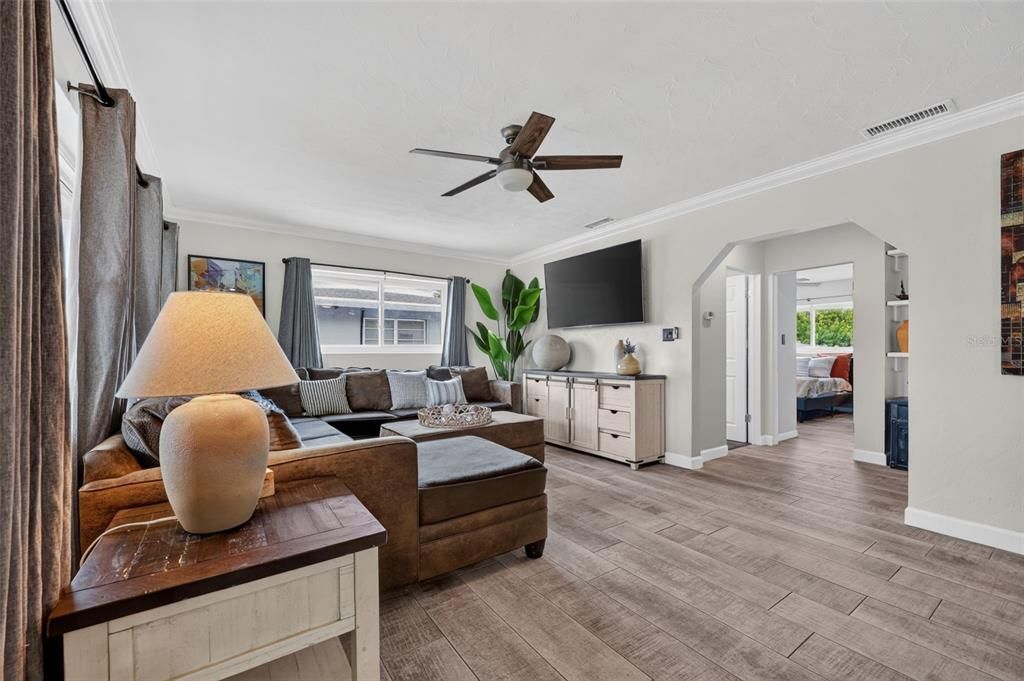 Active With Contract: $475,000 (3 beds, 2 baths, 1729 Square Feet)