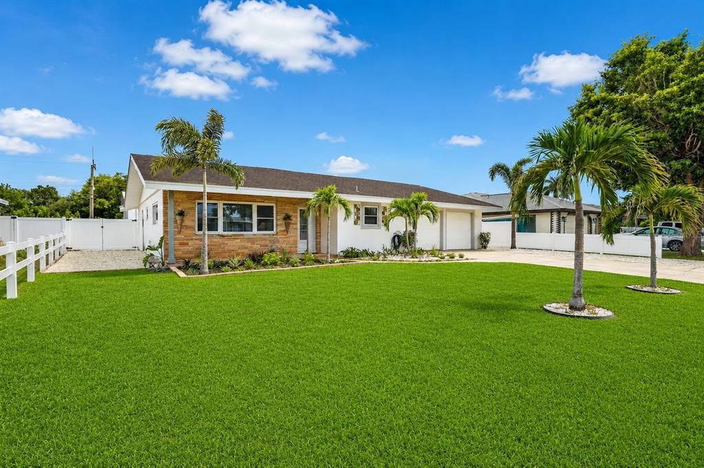 Active With Contract: $475,000 (3 beds, 2 baths, 1729 Square Feet)