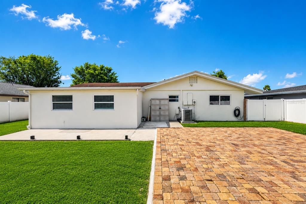 Active With Contract: $475,000 (3 beds, 2 baths, 1729 Square Feet)