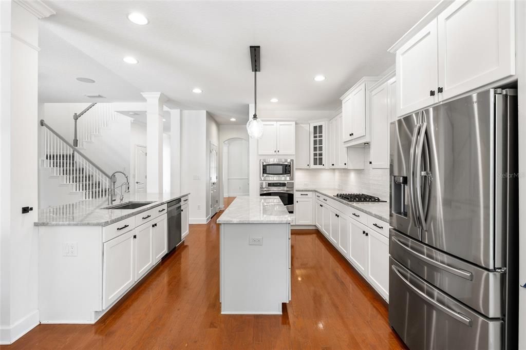 En Venta: $879,000 (4 camas, 3 baños, 3243 Pies cuadrados)