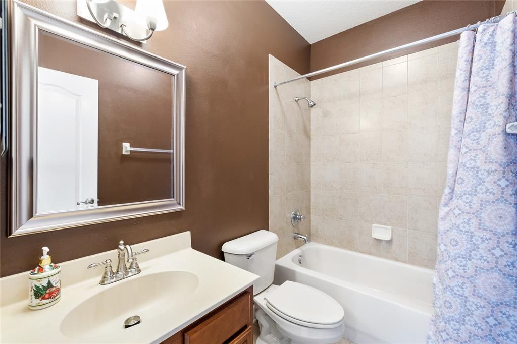 En Venta: $879,000 (4 camas, 3 baños, 3243 Pies cuadrados)