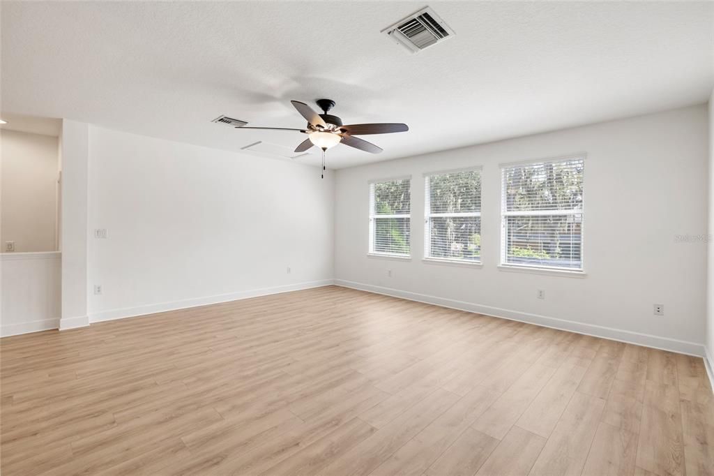 En Venta: $879,000 (4 camas, 3 baños, 3243 Pies cuadrados)