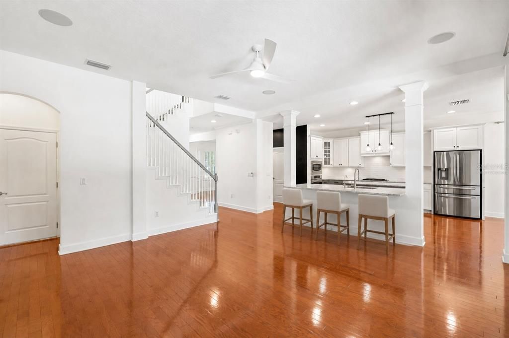 En Venta: $879,000 (4 camas, 3 baños, 3243 Pies cuadrados)