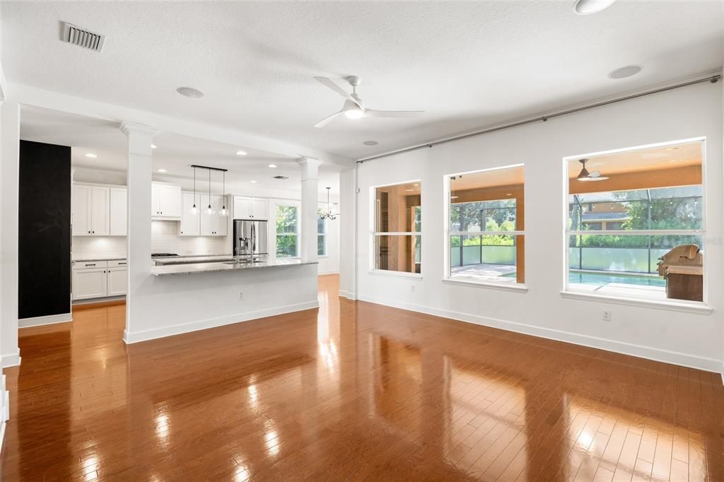 En Venta: $879,000 (4 camas, 3 baños, 3243 Pies cuadrados)