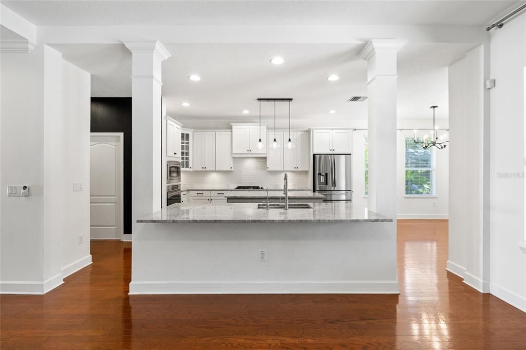 En Venta: $879,000 (4 camas, 3 baños, 3243 Pies cuadrados)