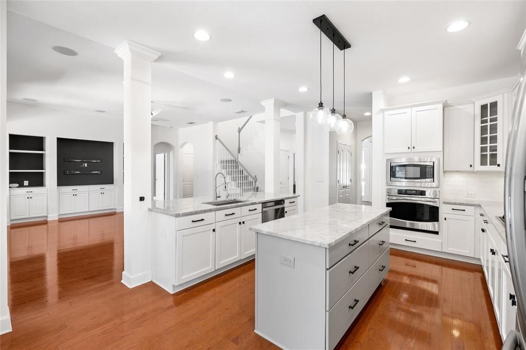En Venta: $879,000 (4 camas, 3 baños, 3243 Pies cuadrados)