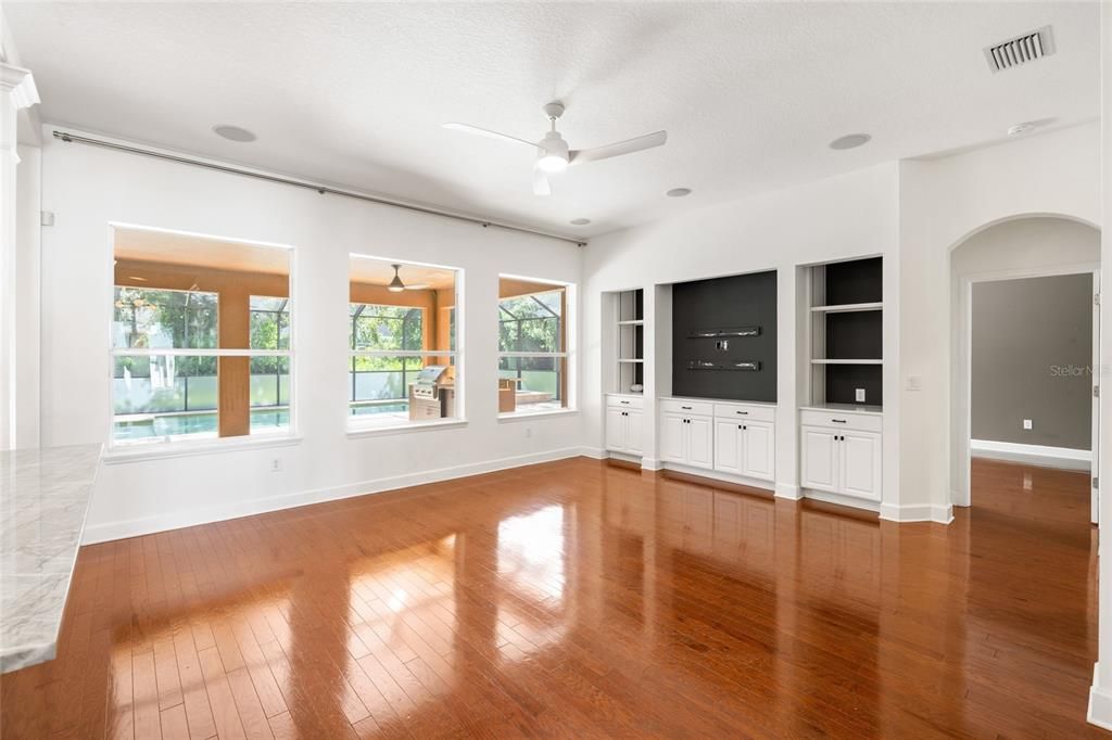 En Venta: $879,000 (4 camas, 3 baños, 3243 Pies cuadrados)