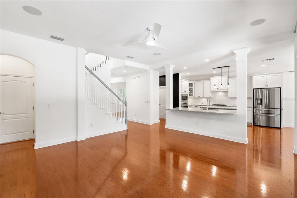 En Venta: $879,000 (4 camas, 3 baños, 3243 Pies cuadrados)
