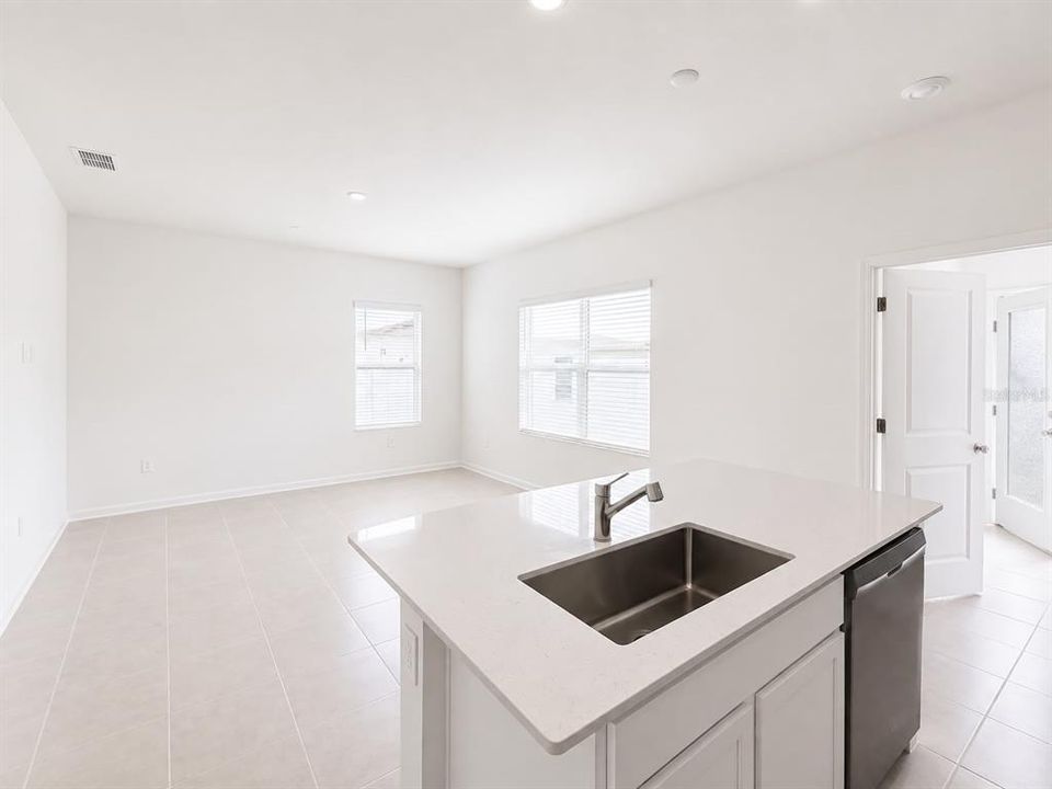For Rent: $2,450 (3 beds, 2 baths, 1755 Square Feet)