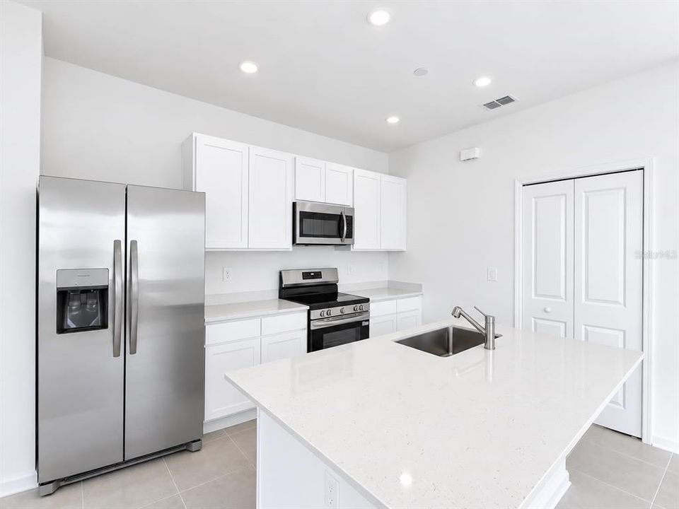 For Rent: $2,450 (3 beds, 2 baths, 1755 Square Feet)