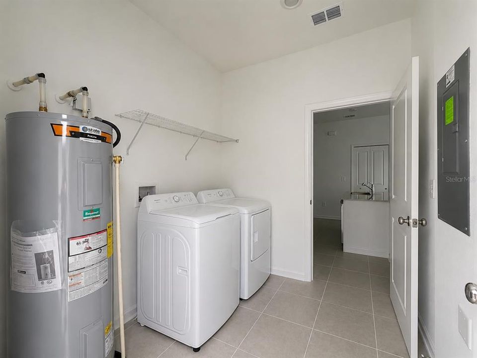 For Rent: $2,450 (3 beds, 2 baths, 1755 Square Feet)