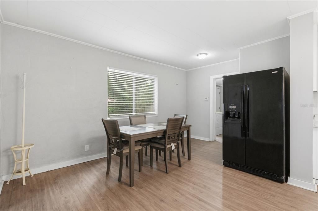 На продажу: $219,999 (3 спален, 1 ванн, 1128 Квадратных фут)