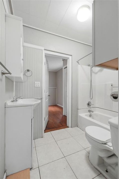 На продажу: $219,999 (3 спален, 1 ванн, 1128 Квадратных фут)