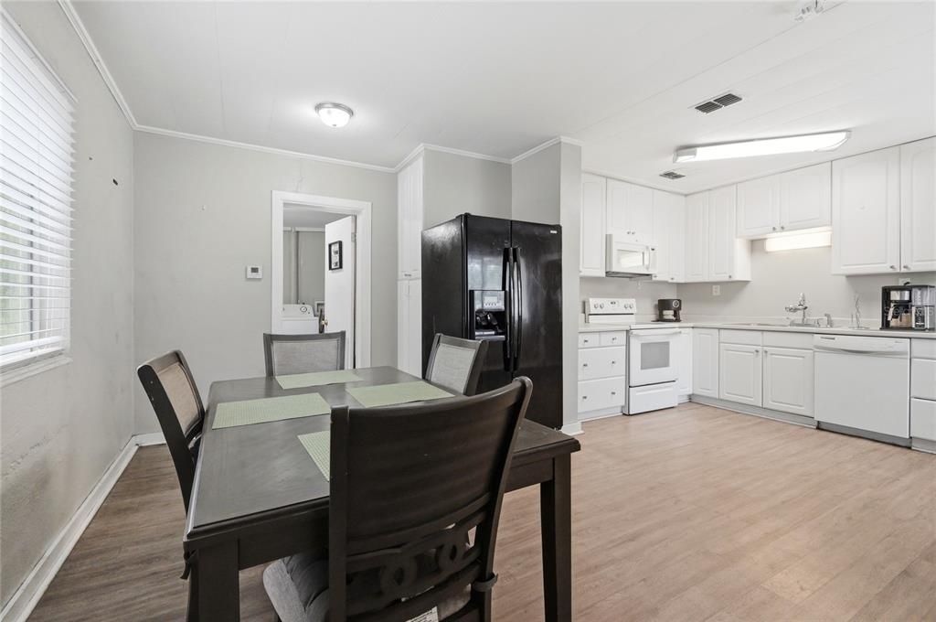 На продажу: $219,999 (3 спален, 1 ванн, 1128 Квадратных фут)