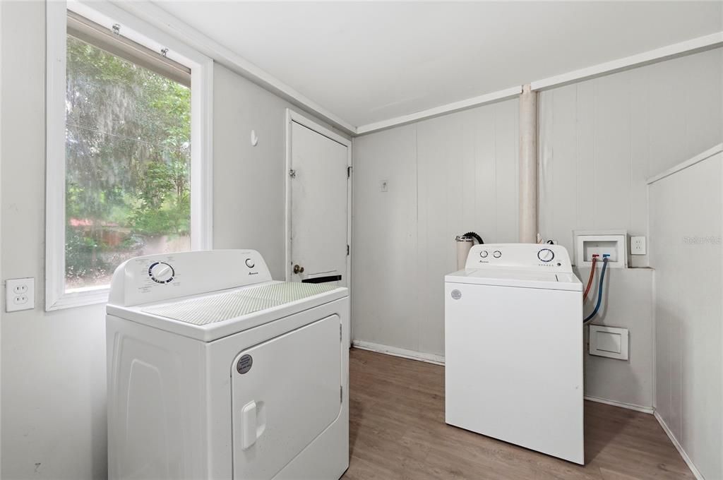 На продажу: $219,999 (3 спален, 1 ванн, 1128 Квадратных фут)