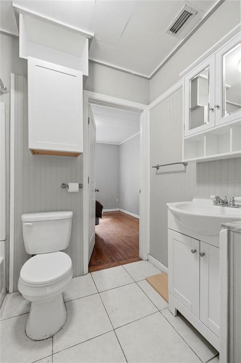 На продажу: $219,999 (3 спален, 1 ванн, 1128 Квадратных фут)