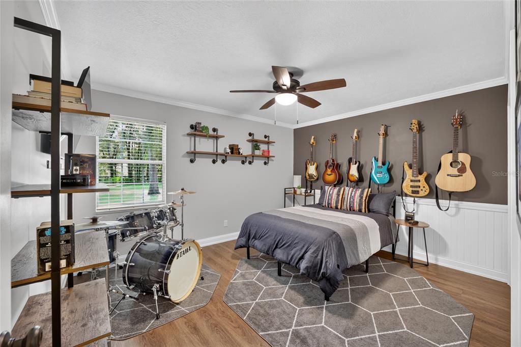 For Sale: $925,000 (4 beds, 2 baths, 2190 Square Feet)