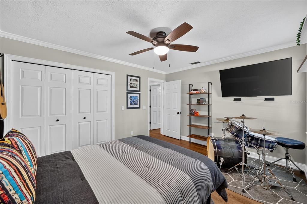For Sale: $925,000 (4 beds, 2 baths, 2190 Square Feet)