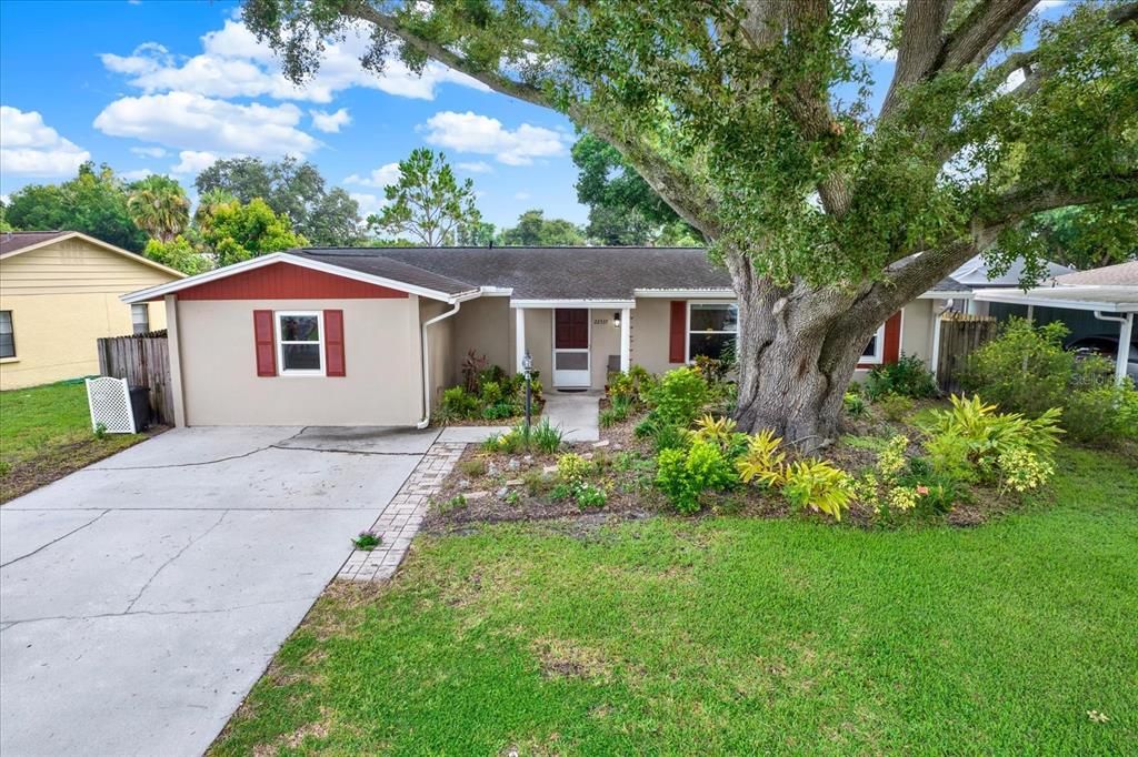 Active With Contract: $350,000 (3 beds, 2 baths, 1637 Square Feet)