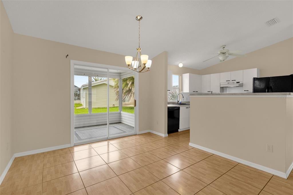 For Sale: $310,000 (3 beds, 2 baths, 1392 Square Feet)